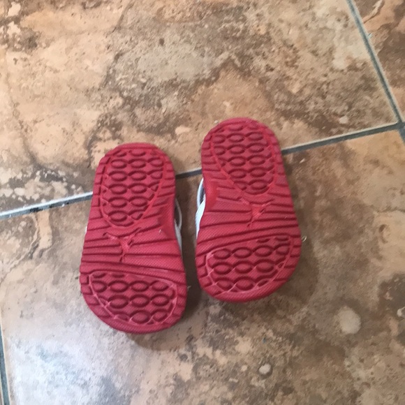 Baby Jordan sandals so 4c - Picture 6 of 6